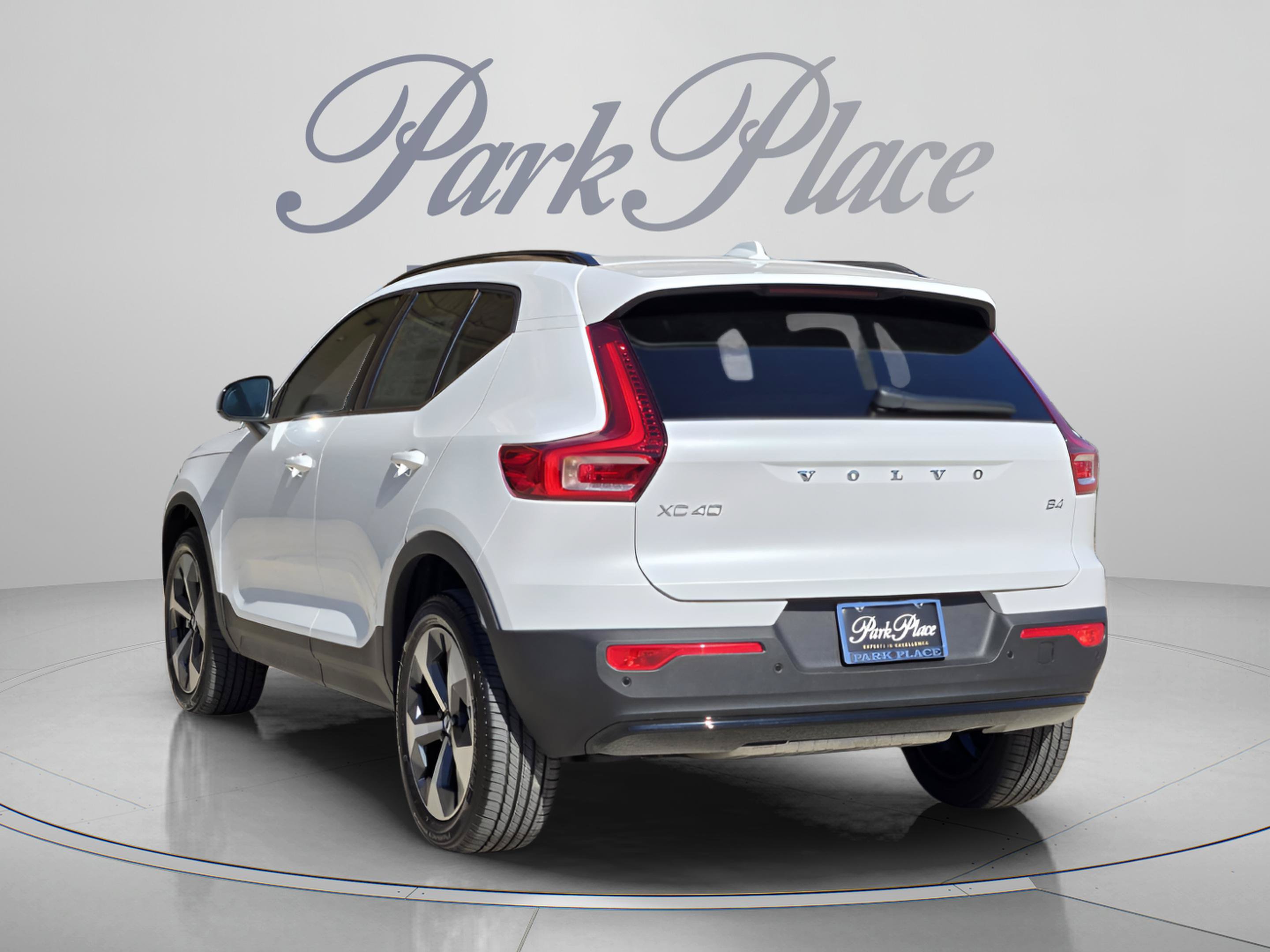New 2026 Volvo XC40 B4 Core w/ Climate Package FWD image 3