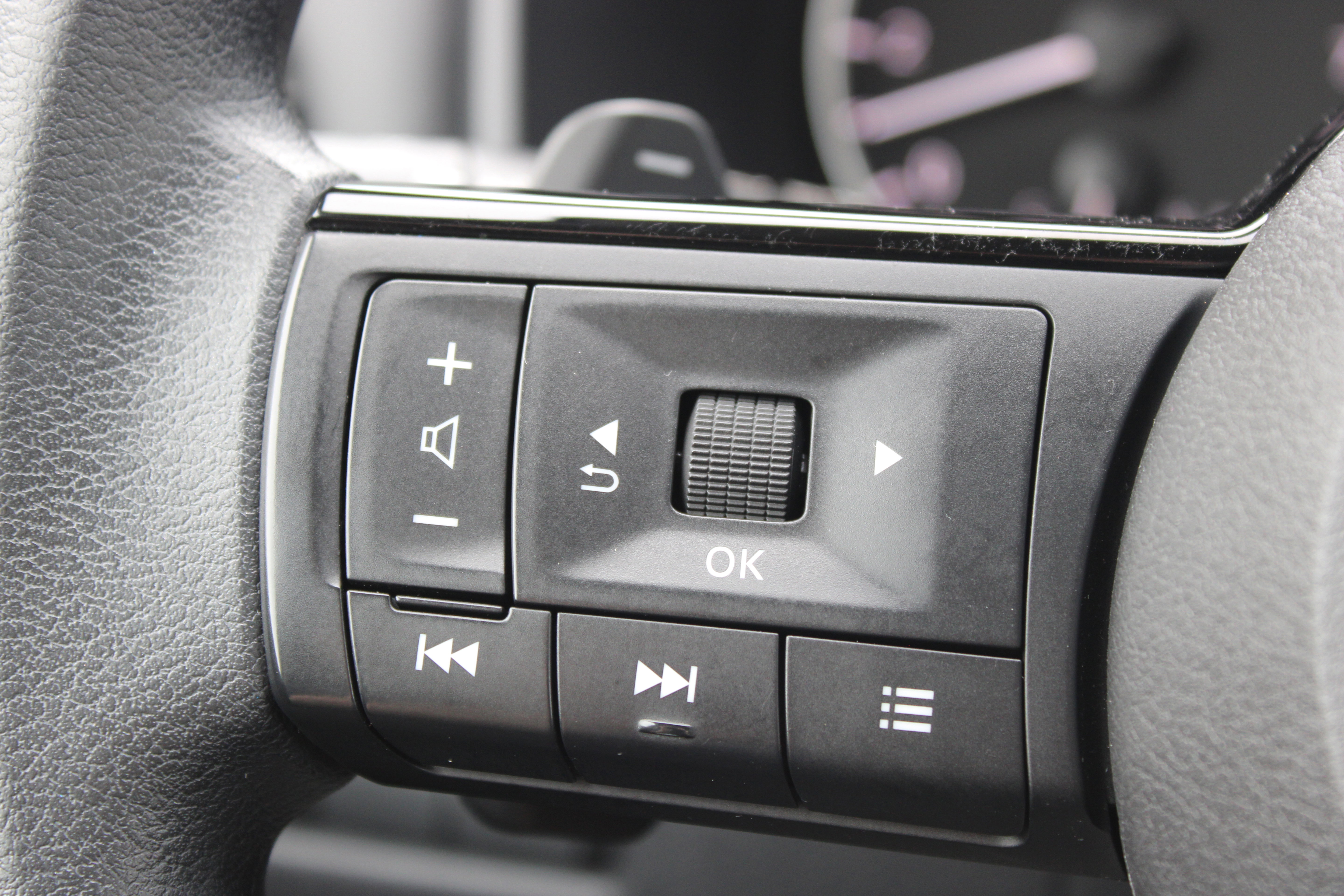 Certified 2023 Nissan Rogue SV image 25