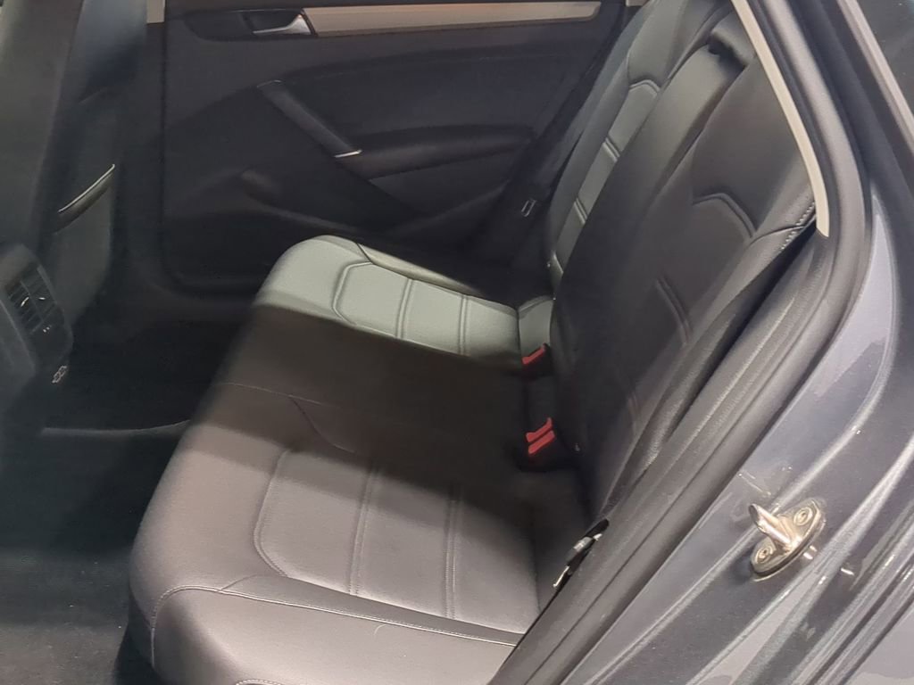 Used 2020 Volkswagen Passat 2.0T SE image 21