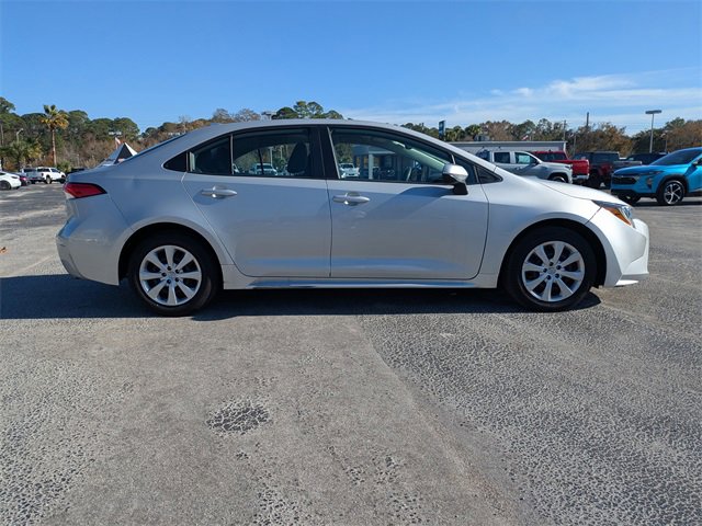 Used 2022 Toyota Corolla LE image 3