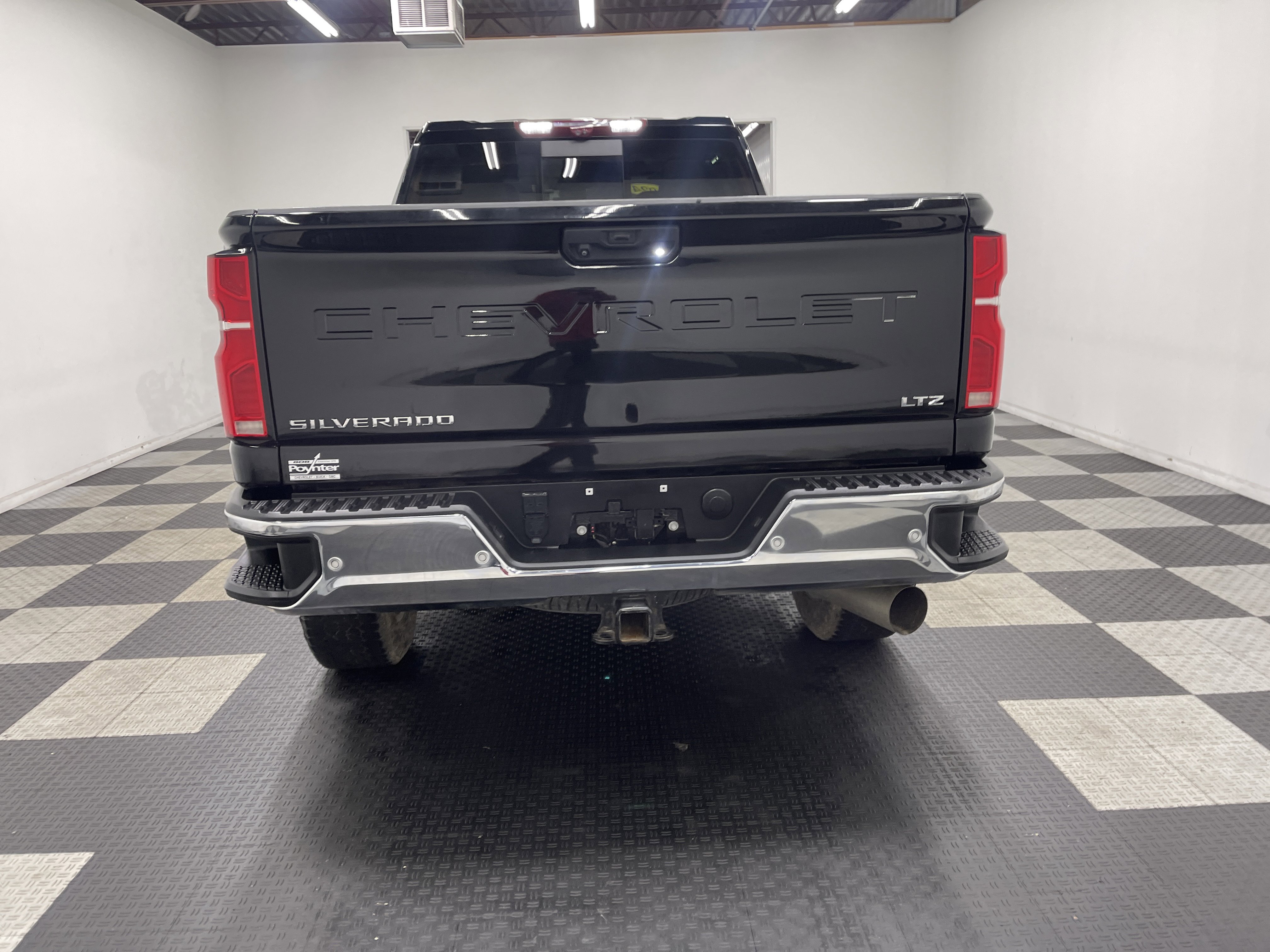 Used 2024 Chevrolet Silverado 3500 LTZ w/ LTZ Premium Package image 3