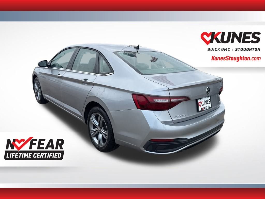 Used 2024 Volkswagen Jetta SE image 8