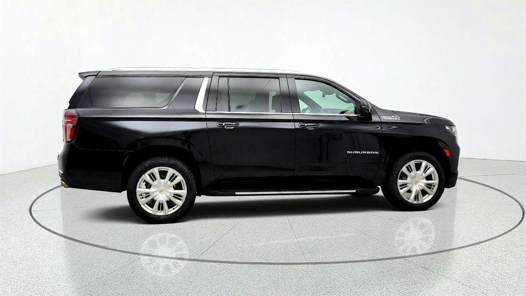 Used 2023 Chevrolet Suburban High Country w/ Advanced Technology Package AWD/4WD image 4