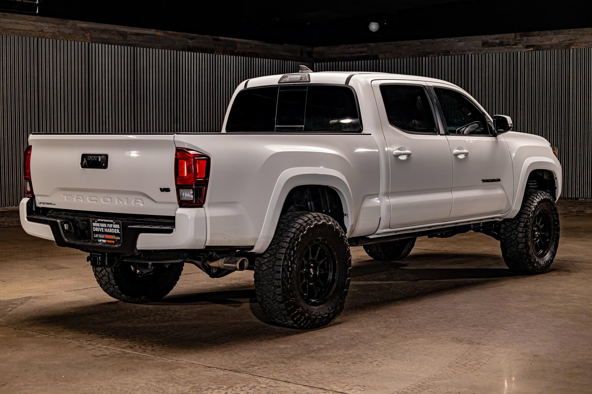 Used 2019 Toyota Tacoma TRD Sport AWD/4WD image 9
