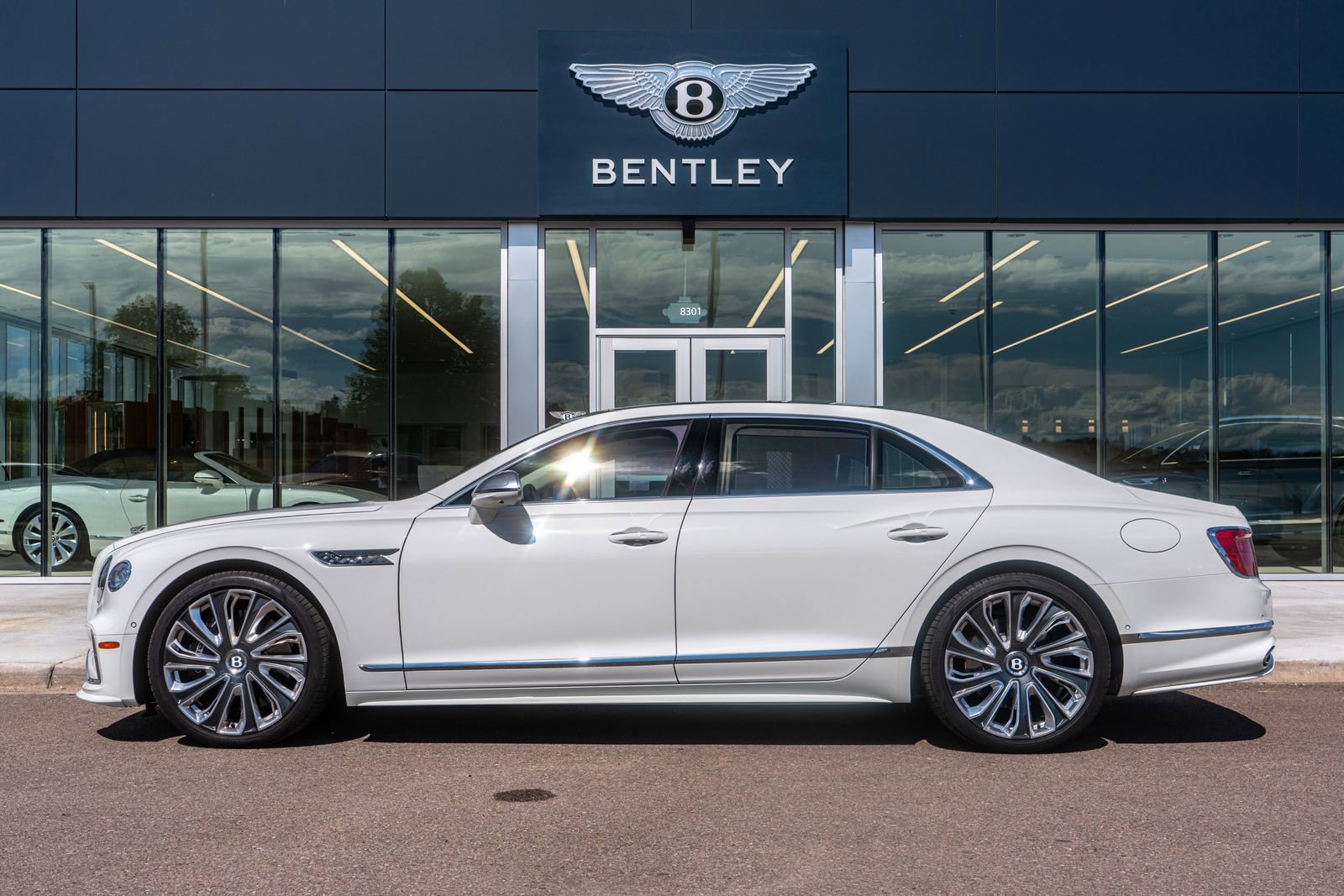 Certified 2025 Bentley Flying Spur Plug-In Hybrid image 8