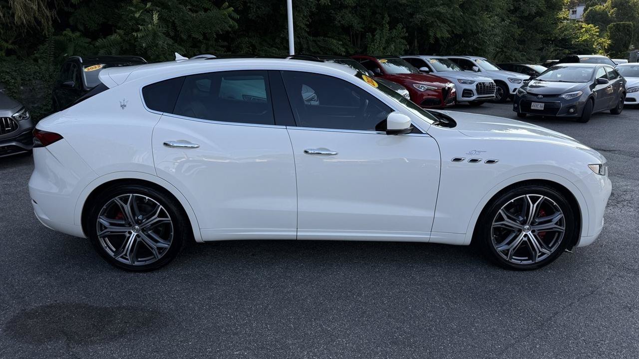 Used 2023 Maserati Levante GT AWD/4WD image 20