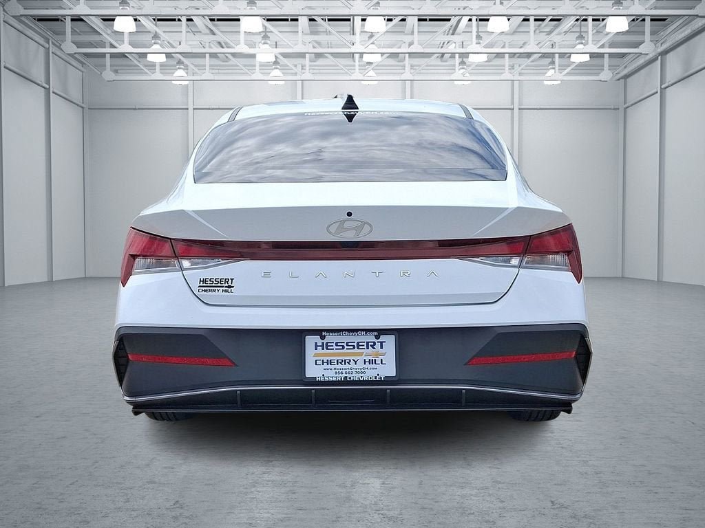 Used 2024 Hyundai Elantra SEL FWD image 6