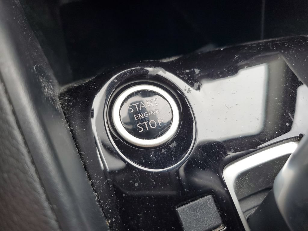 Used 2020 Nissan Versa SV FWD image 25