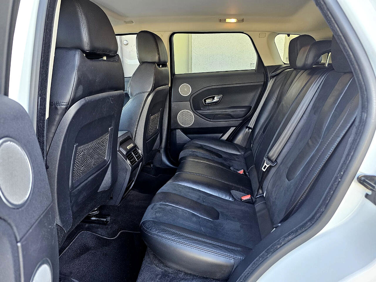 Used 2015 Land Rover Range Rover Evoque Pure image 24