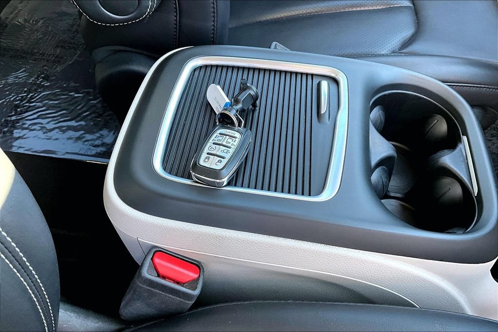 Used 2023 Chrysler Pacifica Touring-L FWD image 16
