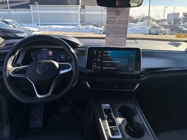 Certified 2025 Volkswagen Atlas Cross Sport SE image 16