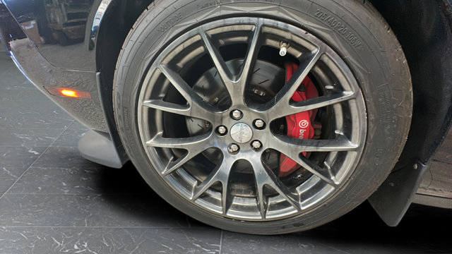 Used 2015 Dodge Challenger SRT w/ Technology Group RWD image 30