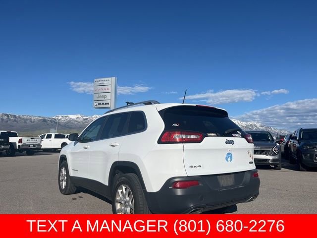 Used 2017 Jeep Cherokee Latitude w/ Cold Weather Group AWD/4WD image 6