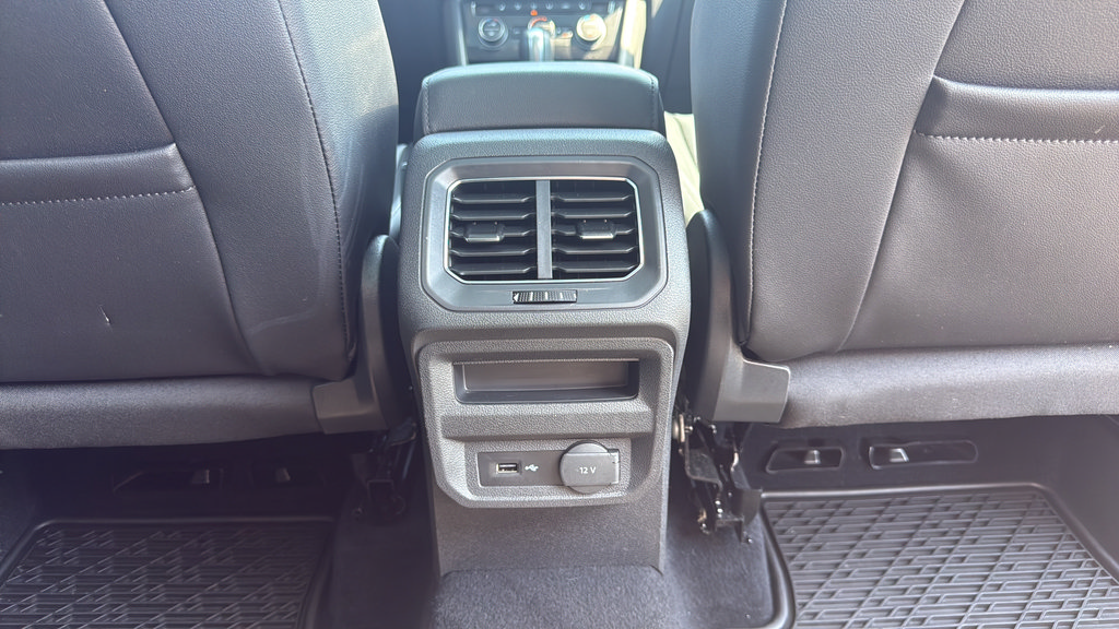 Used 2018 Volkswagen Tiguan SEL AWD/4WD image 28