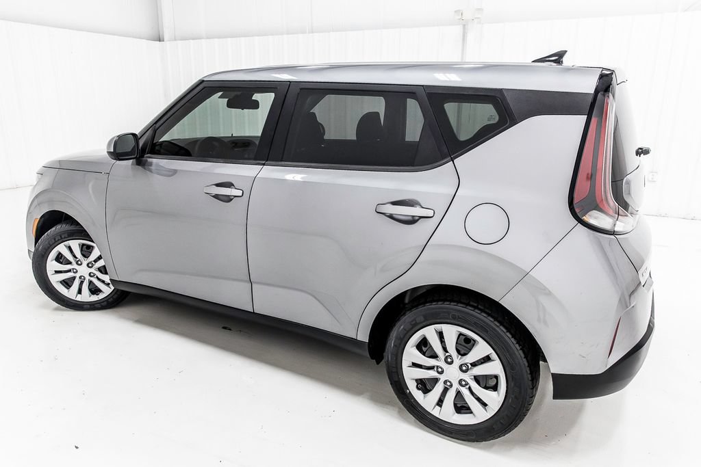 Used 2023 Kia Soul LX FWD image 4