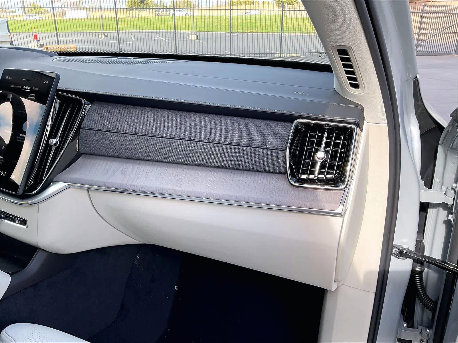 New 2026 Volvo XC90 T8 Ultra w/ Protection Package Premier AWD/4WD image 29