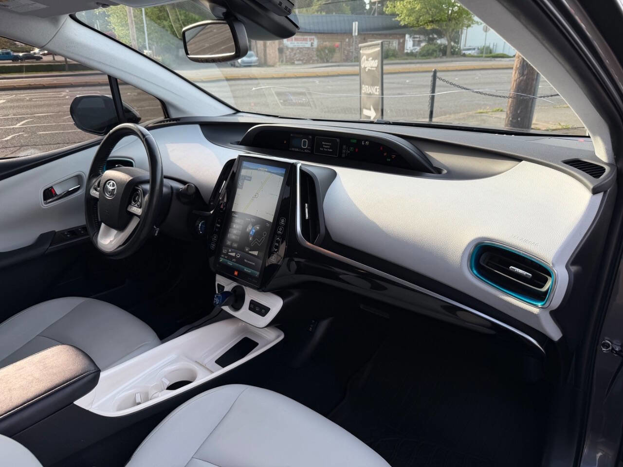 Used 2017 Toyota Prius Prime Advanced FWD image 18