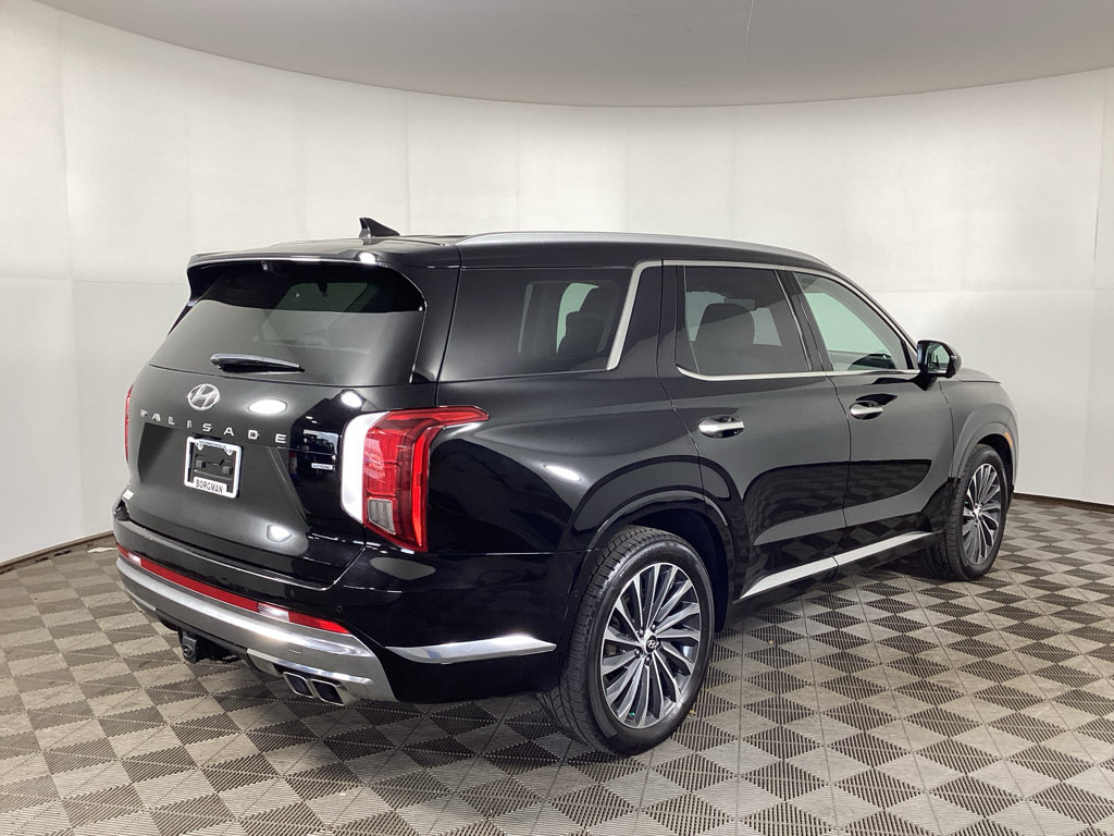 Used 2023 Hyundai Palisade Calligraphy AWD/4WD image 2