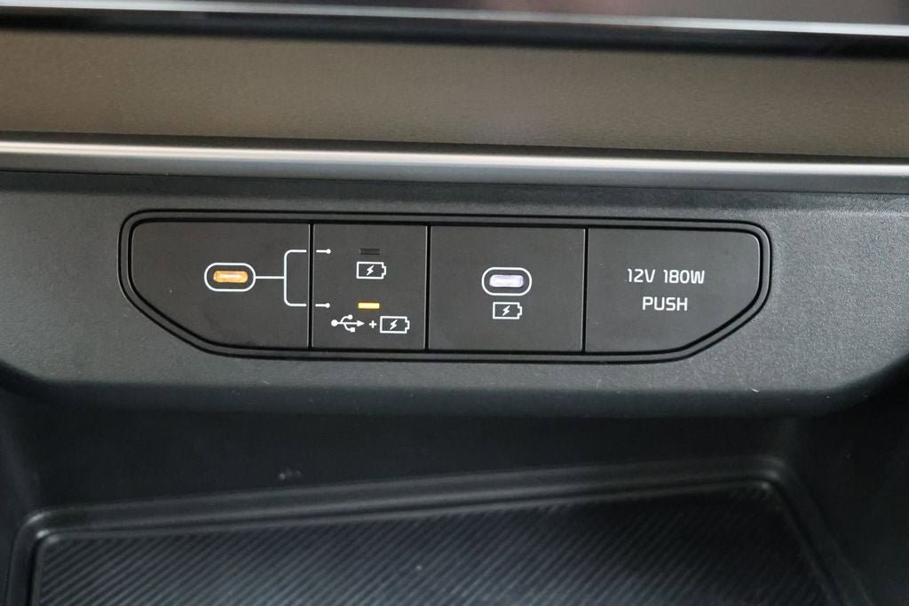 Used 2025 Kia Carnival FWD image 23