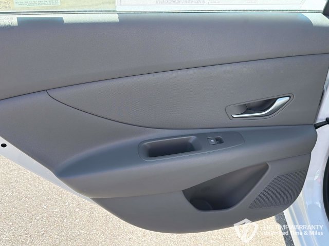 New 2026 Hyundai Elantra SE FWD image 18