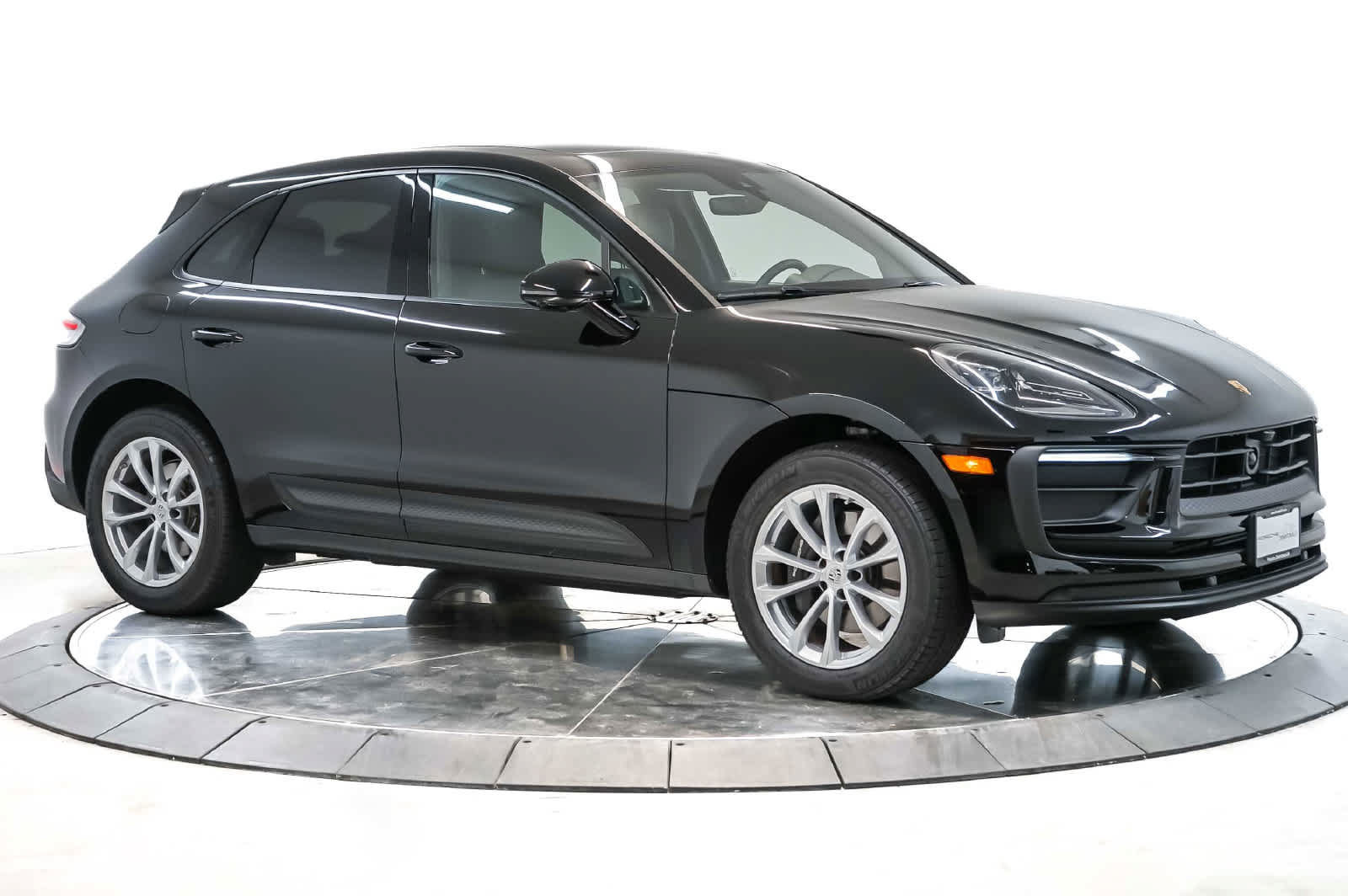 Certified 2026 Porsche Macan AWD/4WD image 7