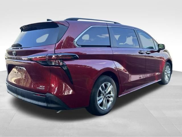 Used 2022 Toyota Sienna XLE w/ XLE Plus Package AWD/4WD image 6