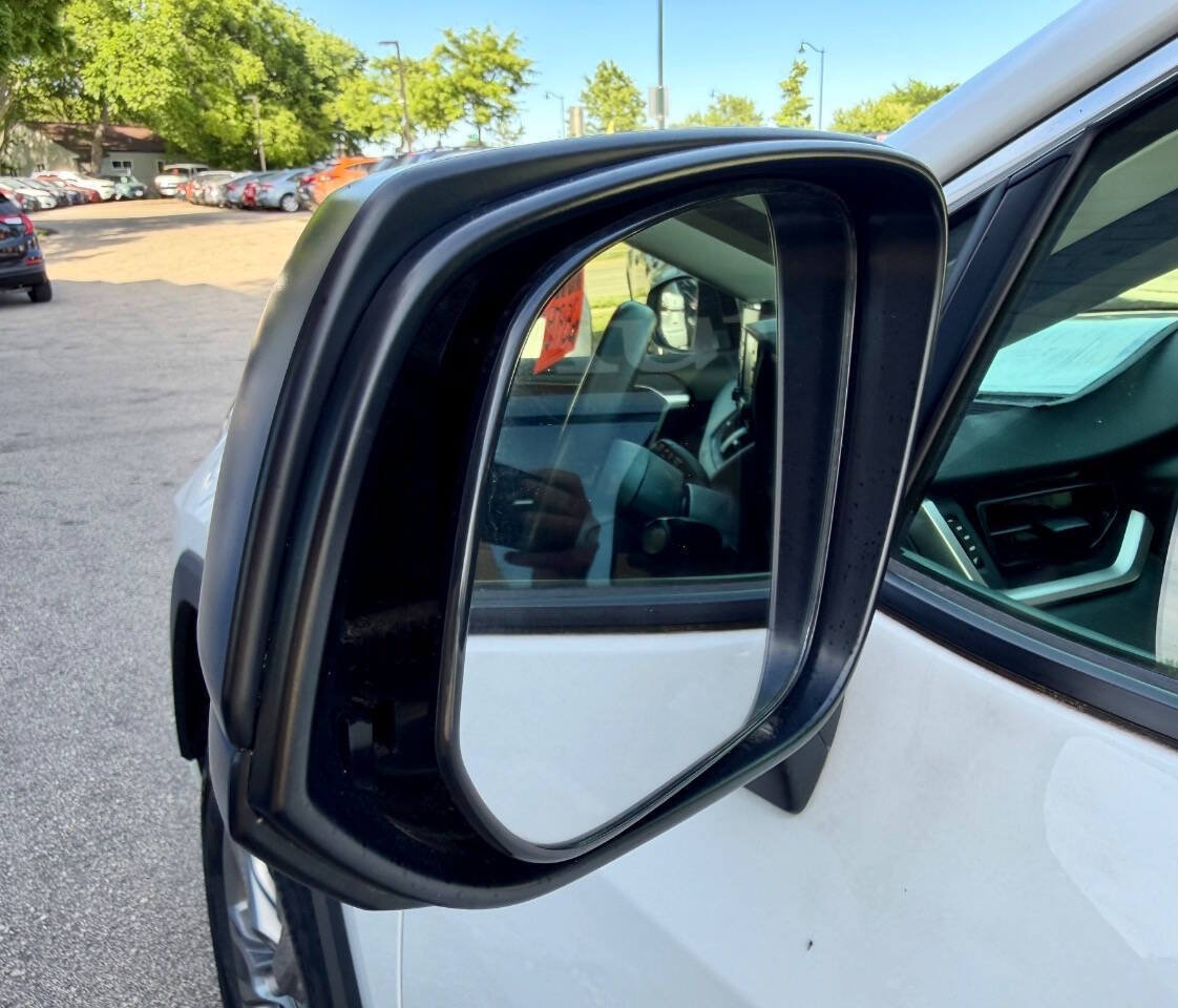 Used 2022 Toyota RAV4 LE AWD/4WD image 13