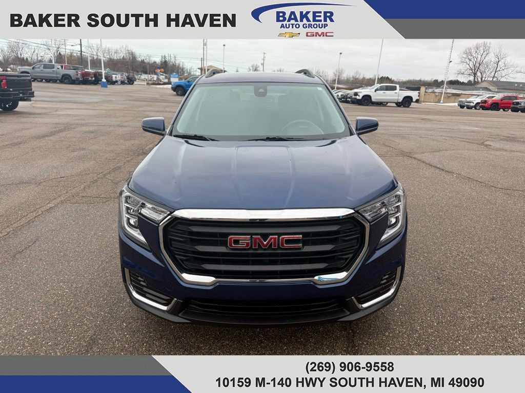 Used 2022 GMC Terrain SLE w/ Driver Convenience Package image 2