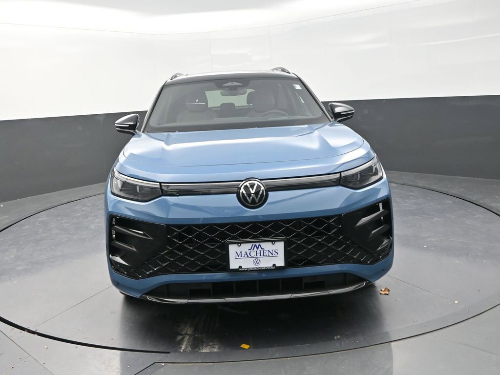 New 2026 Volkswagen Tiguan SE R-Line image 2