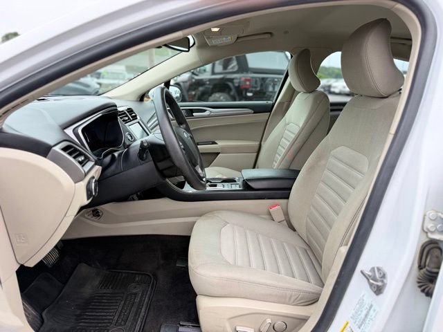 Used 2019 Ford Fusion SE FWD image 13