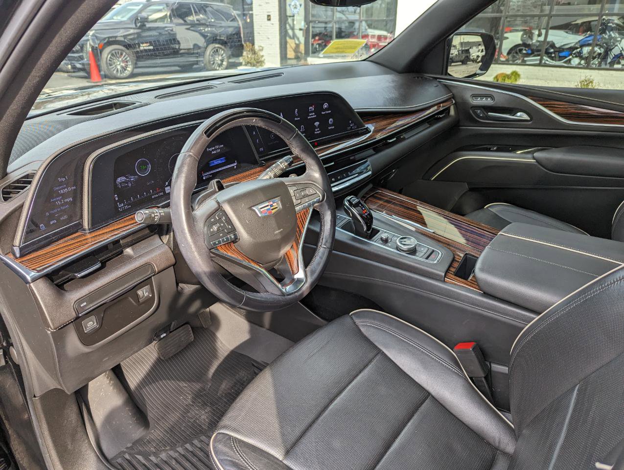 Used 2022 Cadillac Escalade Premium Luxury RWD image 12