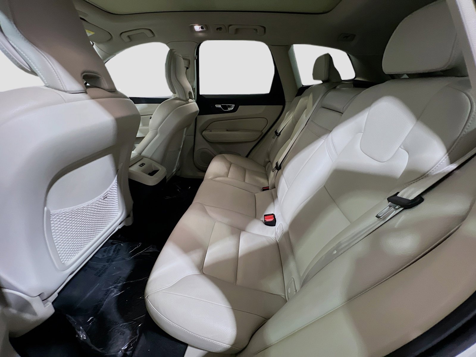 Used 2021 Volvo XC60 T5 Momentum w/ Protection Package Premier image 17