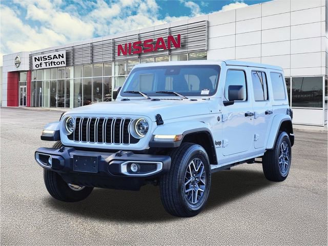 Used 2025 Jeep Wrangler Sahara image 8