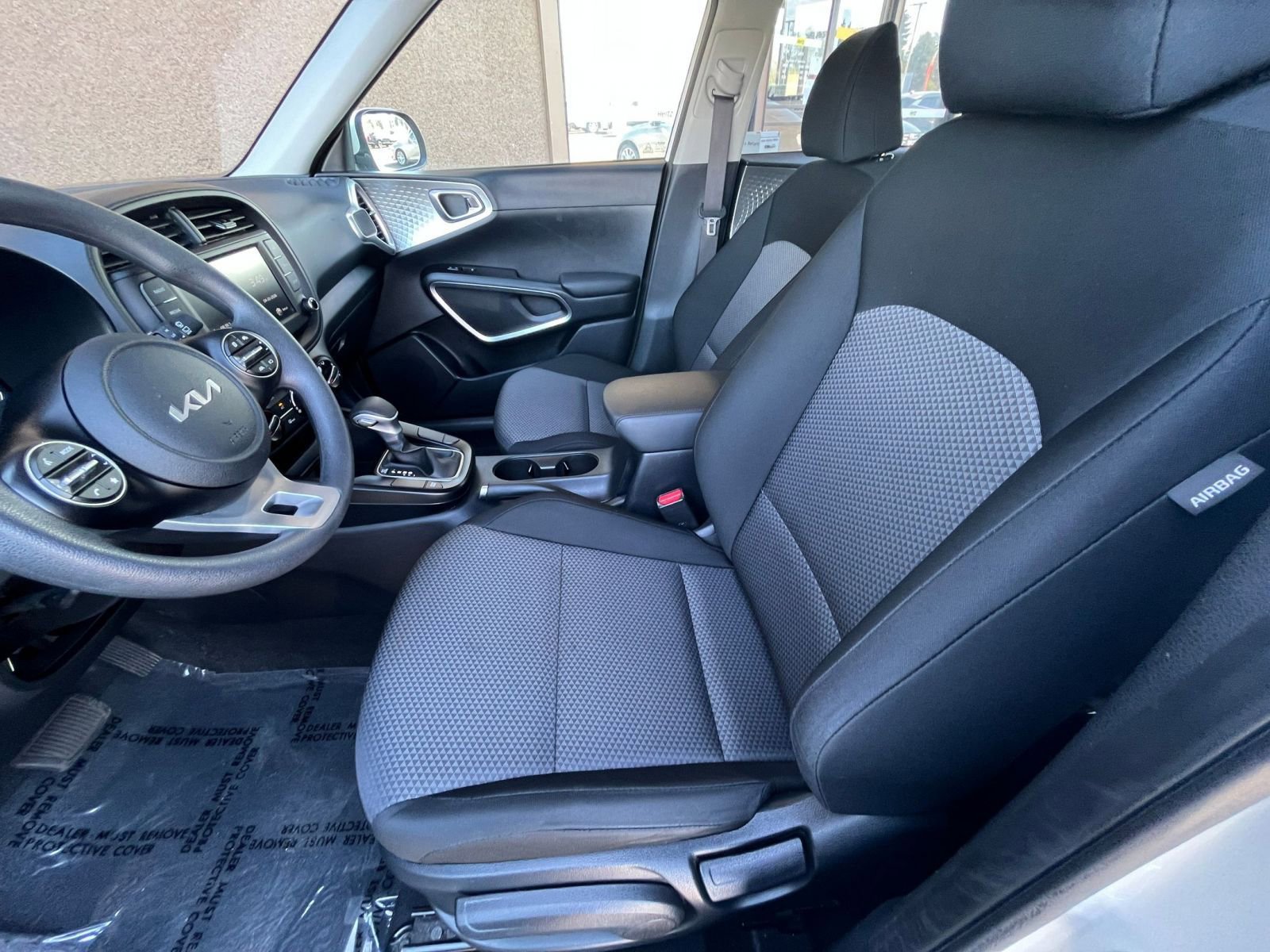 Used 2025 Kia Soul LX w/ LX Technology Package FWD image 27