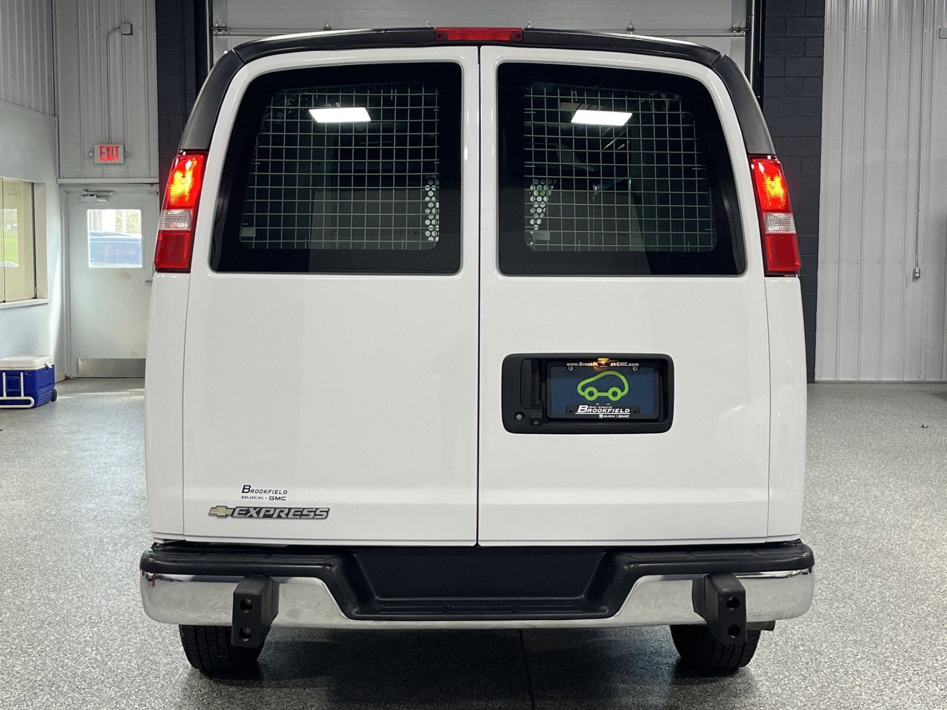 Certified 2019 Chevrolet Express 2500 w/ Driver Convenience Package RWD image 4