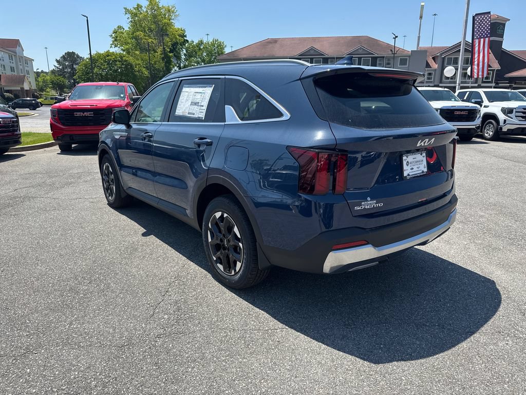 Certified 2025 Kia Sorento S w/ Panoramic Sunroof Package FWD image 5