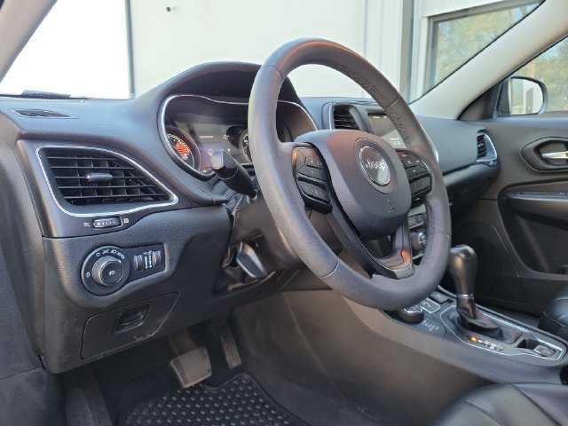 Used 2022 Jeep Cherokee Trailhawk AWD/4WD image 7
