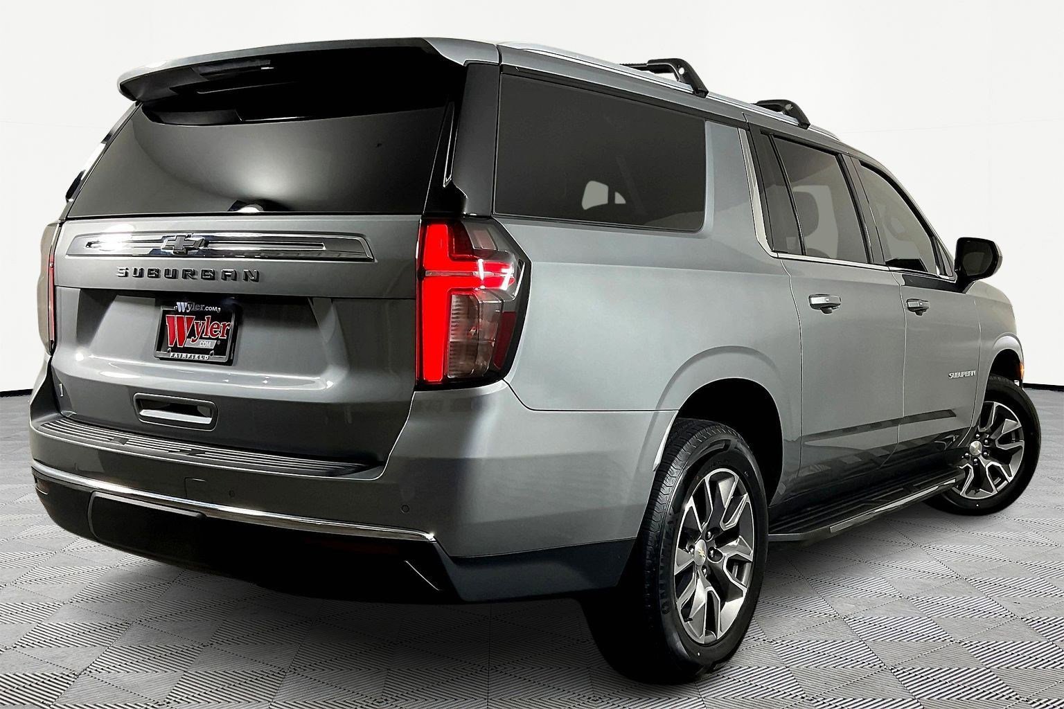 Used 2023 Chevrolet Suburban LS image 7