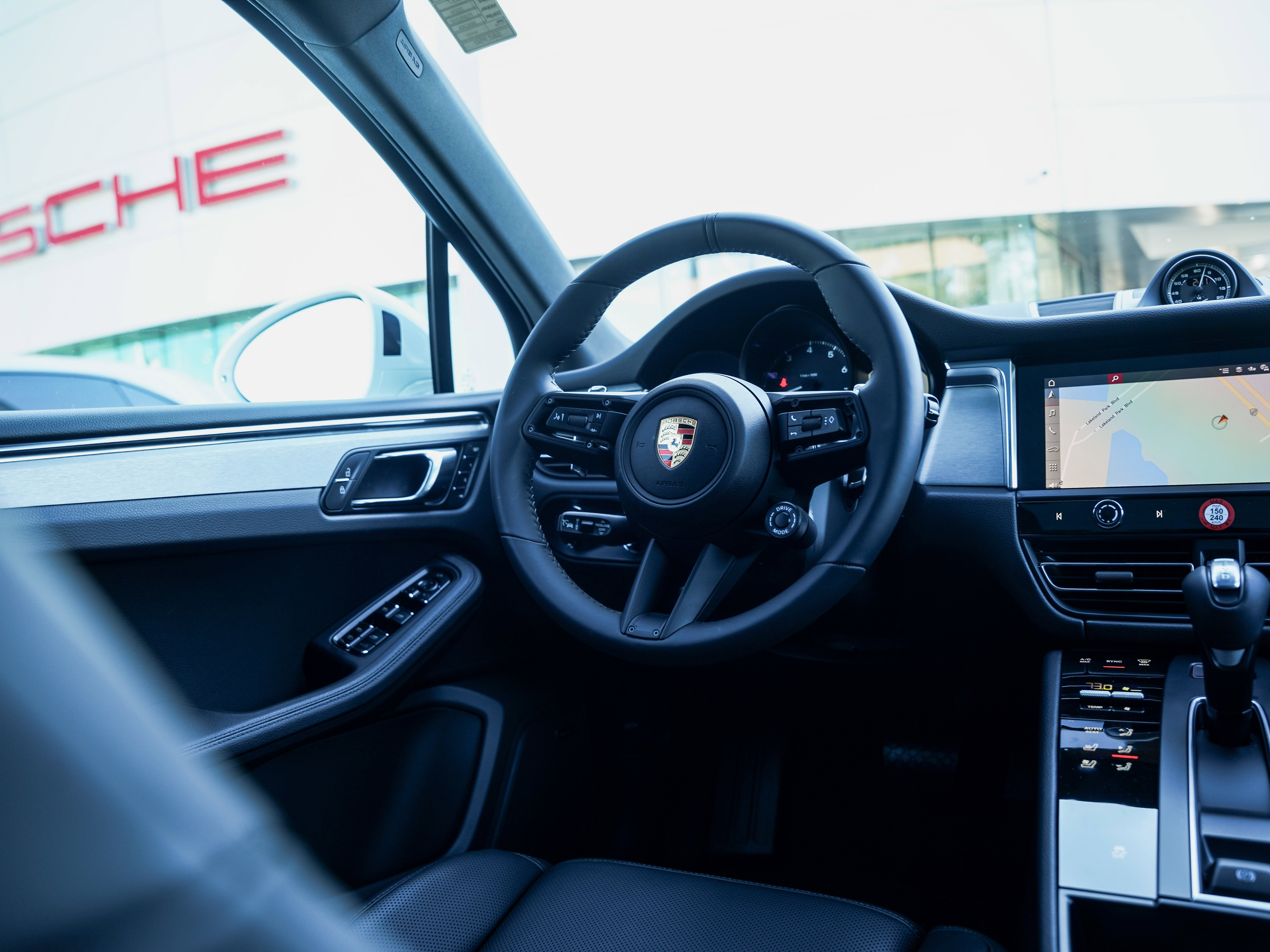 Certified 2026 Porsche Macan AWD/4WD image 26
