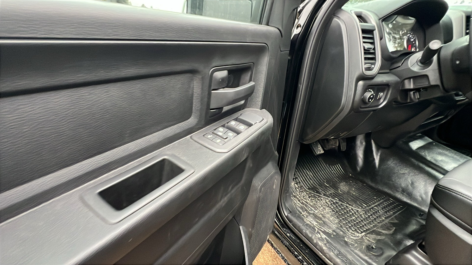 New 2026 RAM 2500 Tradesman w/ Chrome Appearance Group AWD/4WD image 15