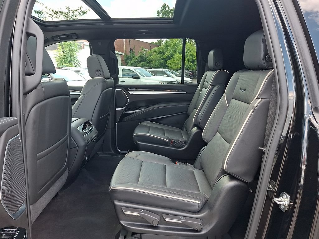 Certified 2026 Cadillac Escalade ESV Luxury w/ LPO, Floor Liner Package AWD/4WD image 10