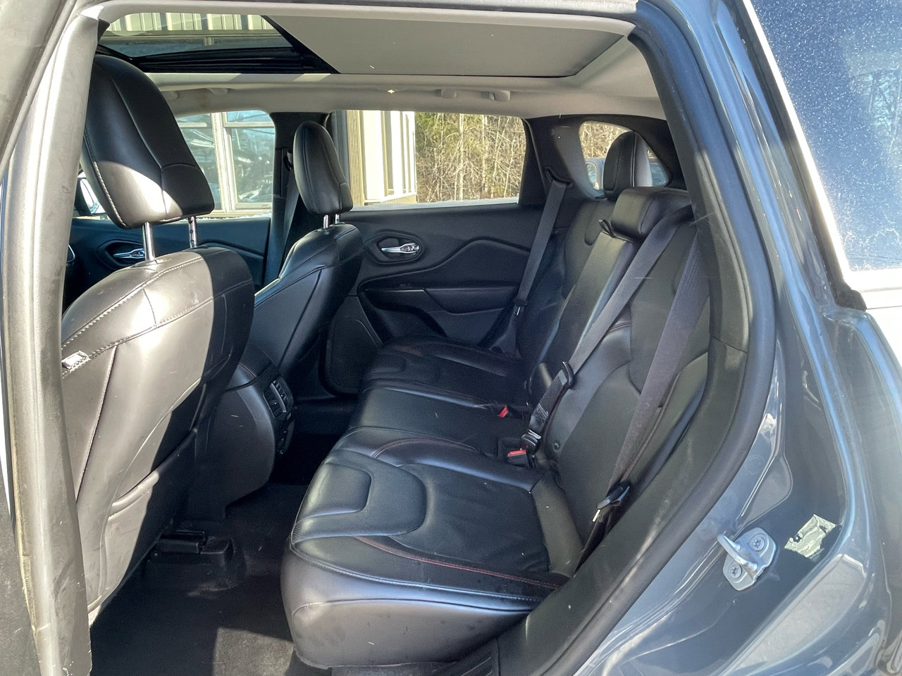 Used 2019 Jeep Cherokee Trailhawk image 9