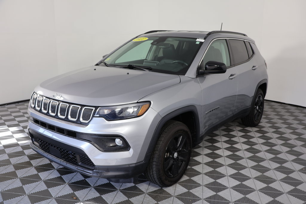Used 2022 Jeep Compass Latitude w/ Convenience Group AWD/4WD image 4
