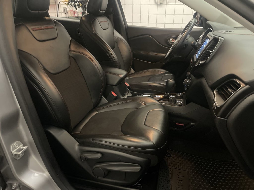 Used 2020 Jeep Cherokee Trailhawk w/ Cold Weather Group AWD/4WD image 20