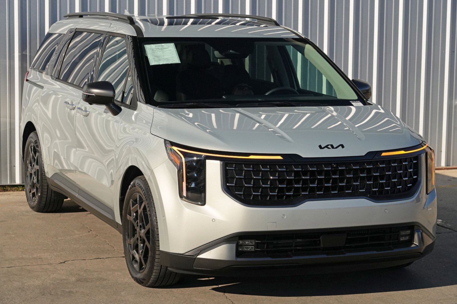 Used 2025 Kia Carnival SX w/ SX Dark Edition Package image 54