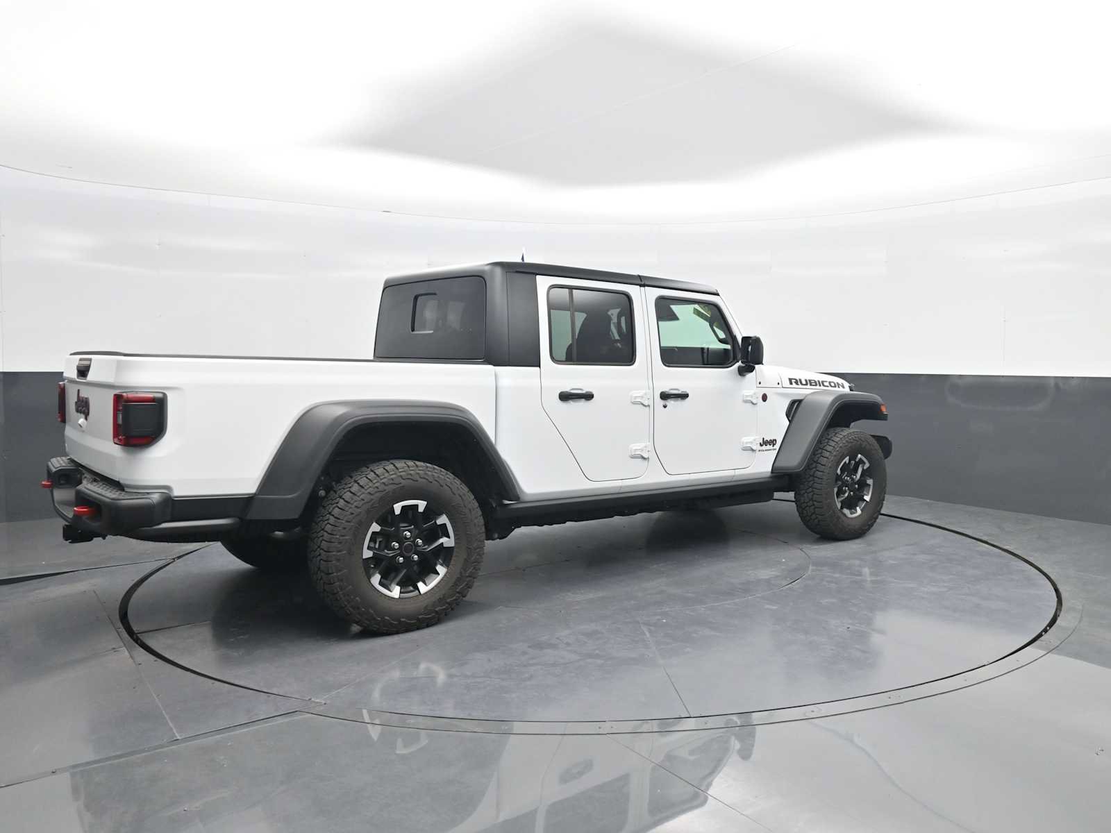 Used 2026 Jeep Gladiator Rubicon AWD/4WD image 8