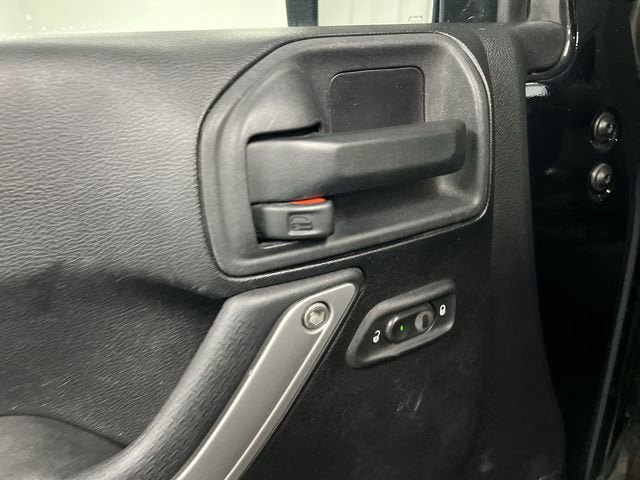 Used 2014 Jeep Wrangler Unlimited Sahara w/ Dual Top Group image 21