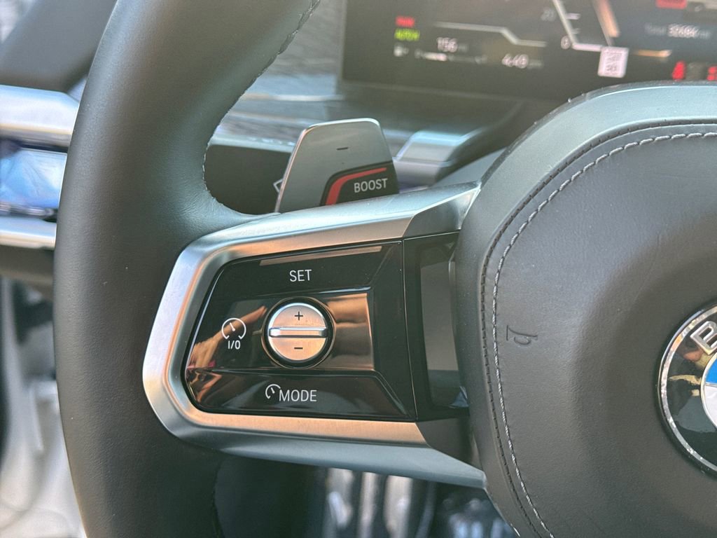 Used 2023 BMW 760i xDrive image 24