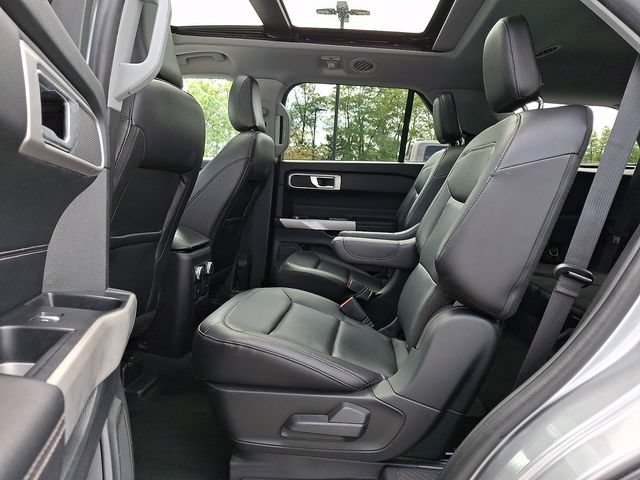 Used 2022 Ford Explorer XLT w/ Equipment Group 202A AWD/4WD image 13