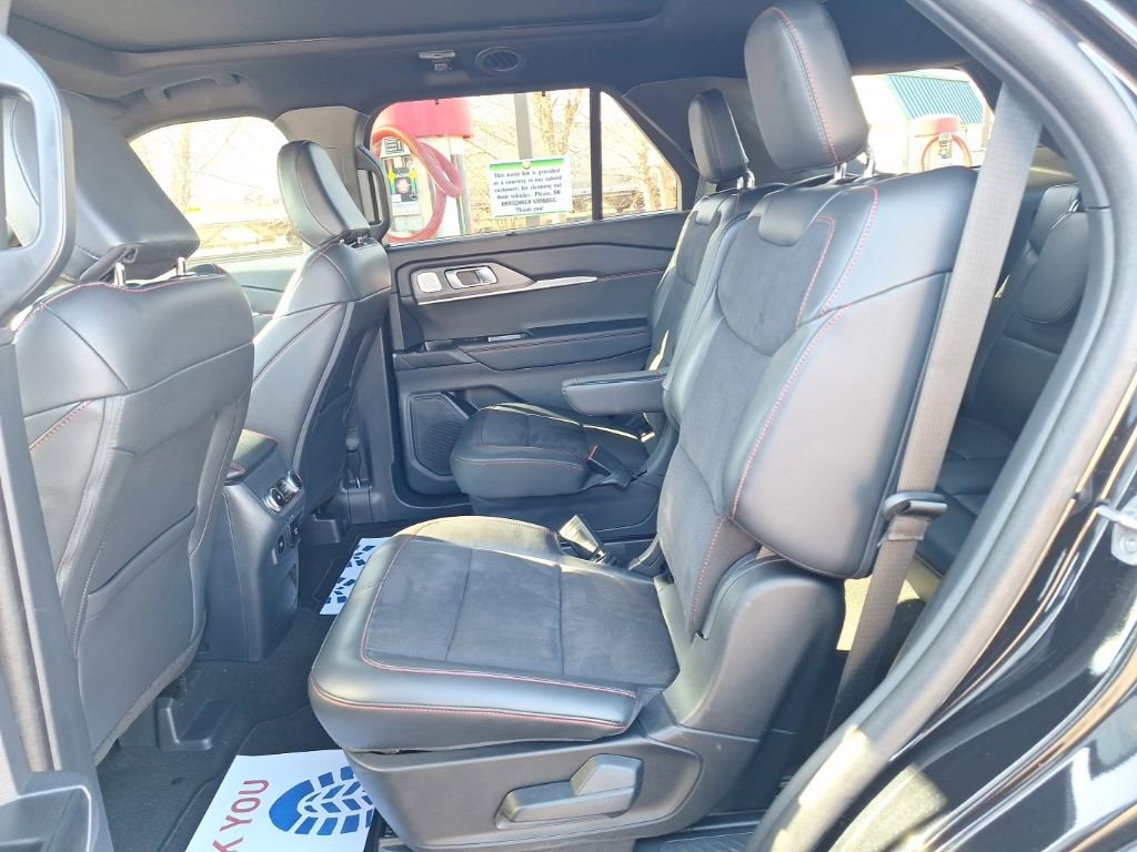 Used 2025 Ford Explorer ST image 13